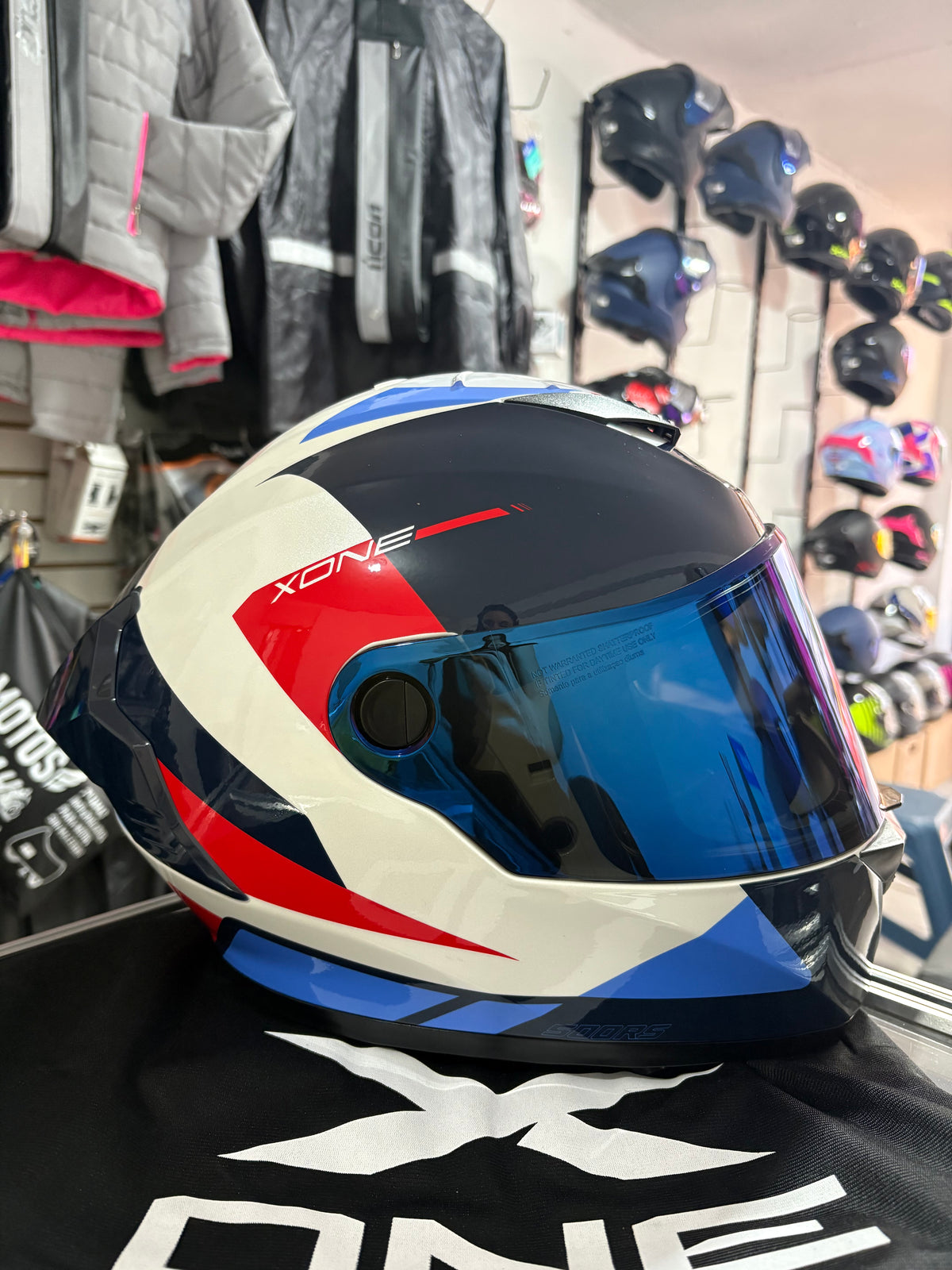 Casco XONE 500-RS Bladez tricolor