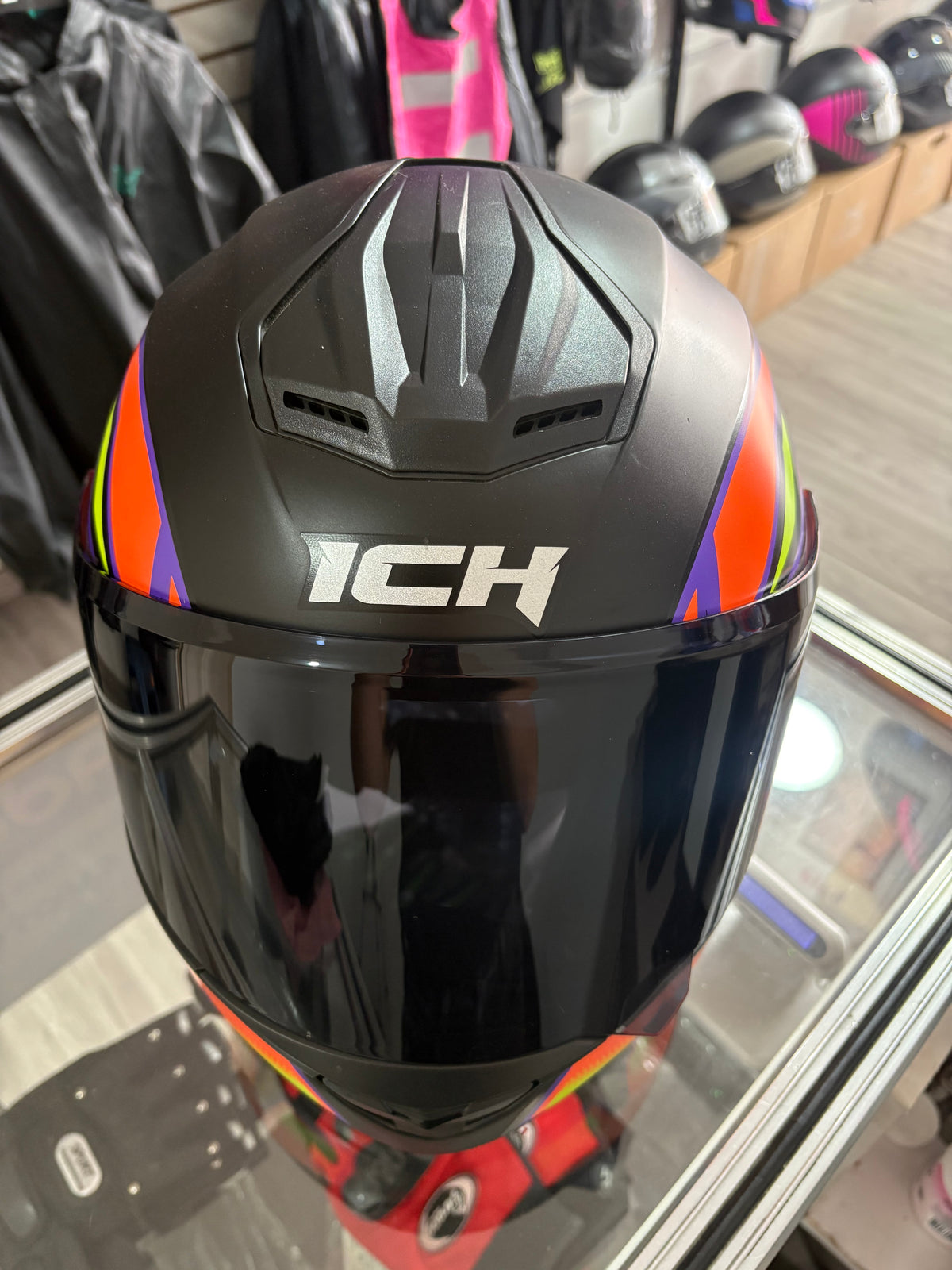 Casco integral ICH 505