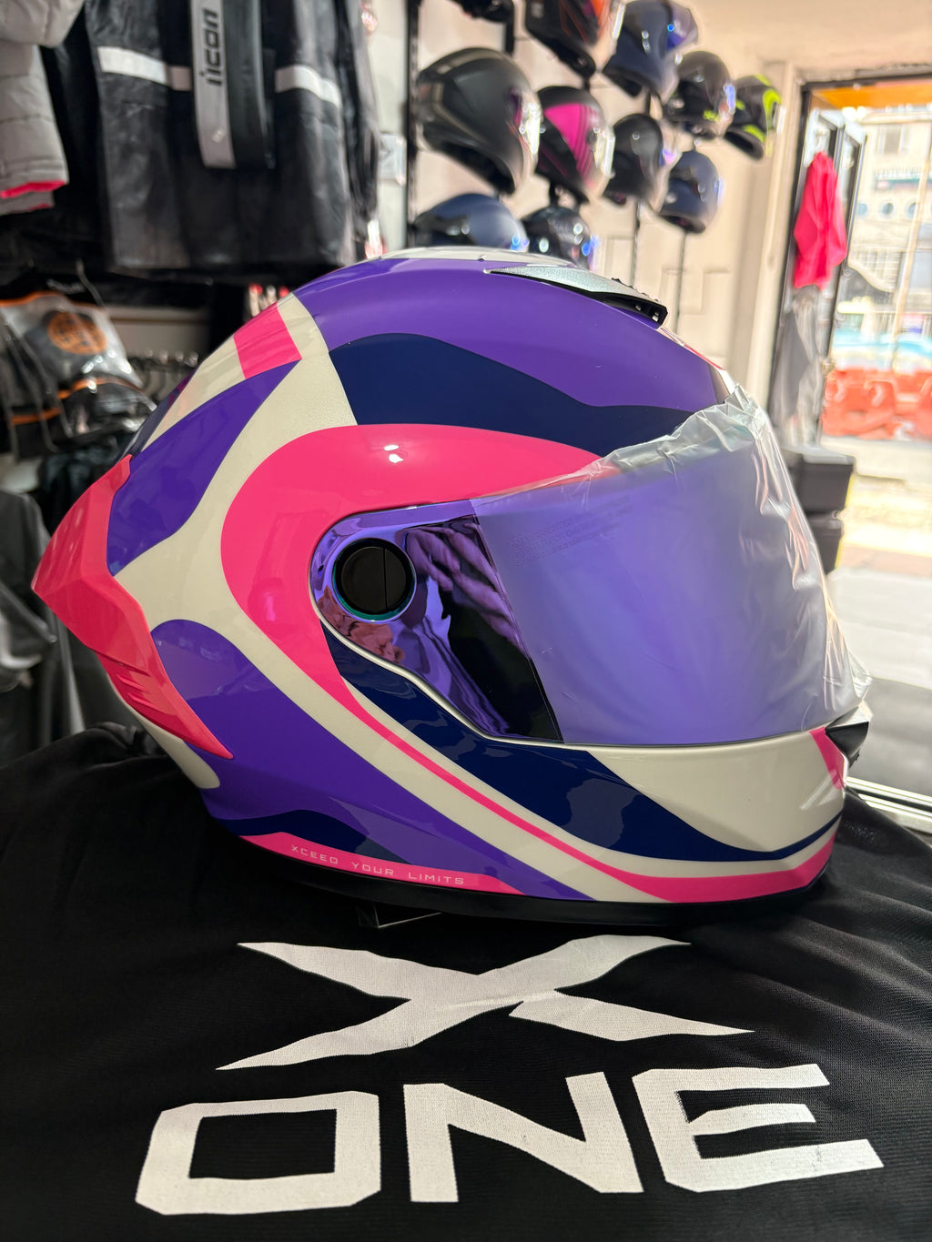 Casco XONE 500-RS Bladez Blanco/Morado/ Fucsia