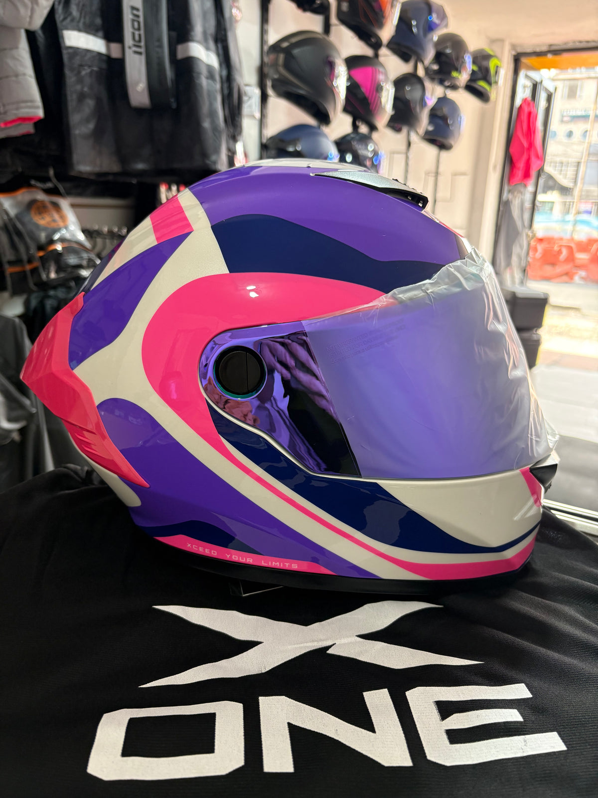 Casco XONE 500-RS Bladez Blanco/Morado/ Fucsia