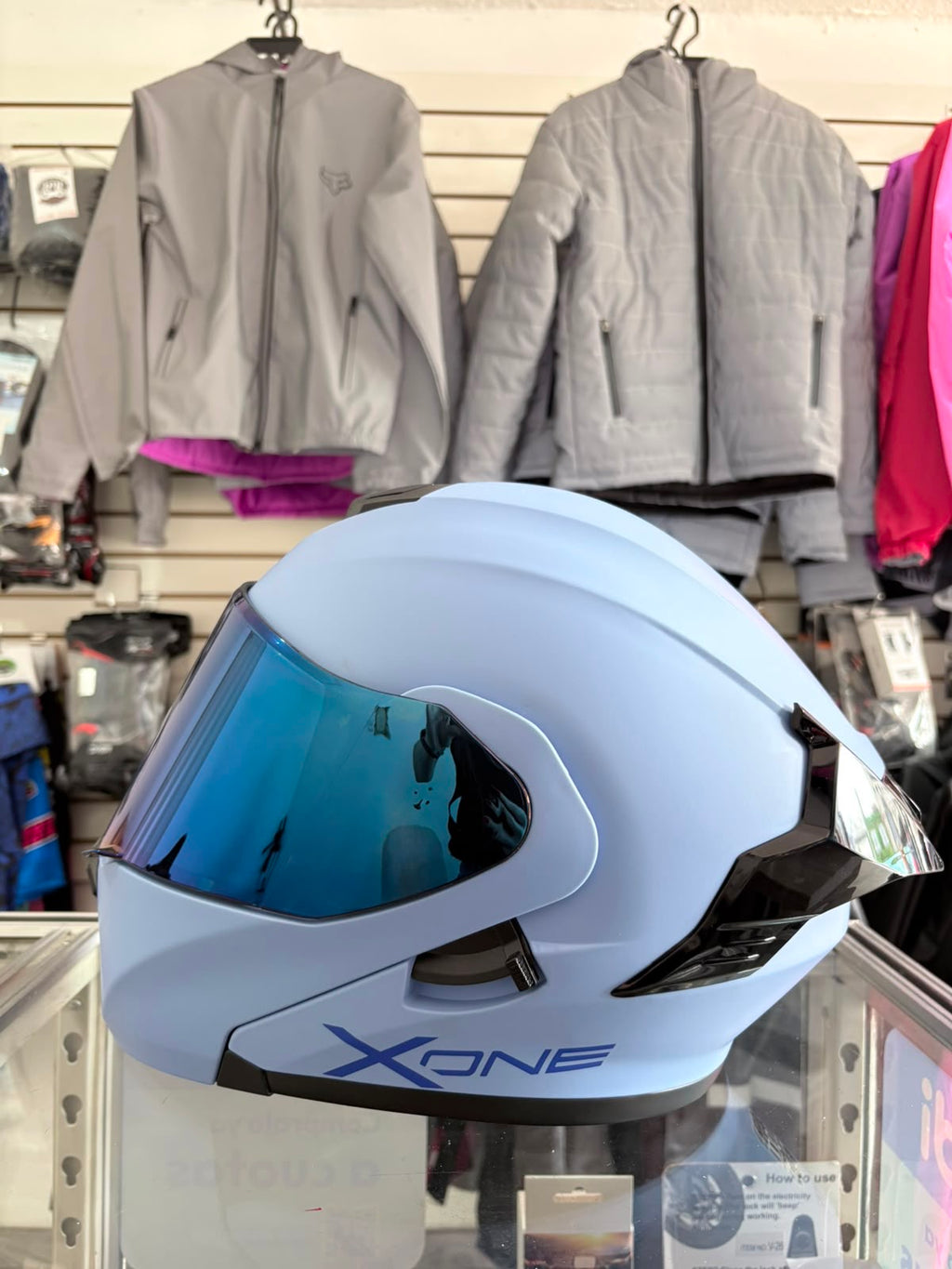 CASCO ABATIBLE X-ONE AZUL CLARO MATE VS AZUL
